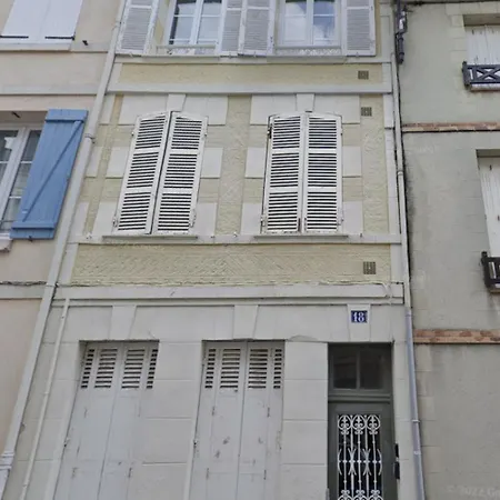 Apartment Chabada - 1min De La & Des Commerces